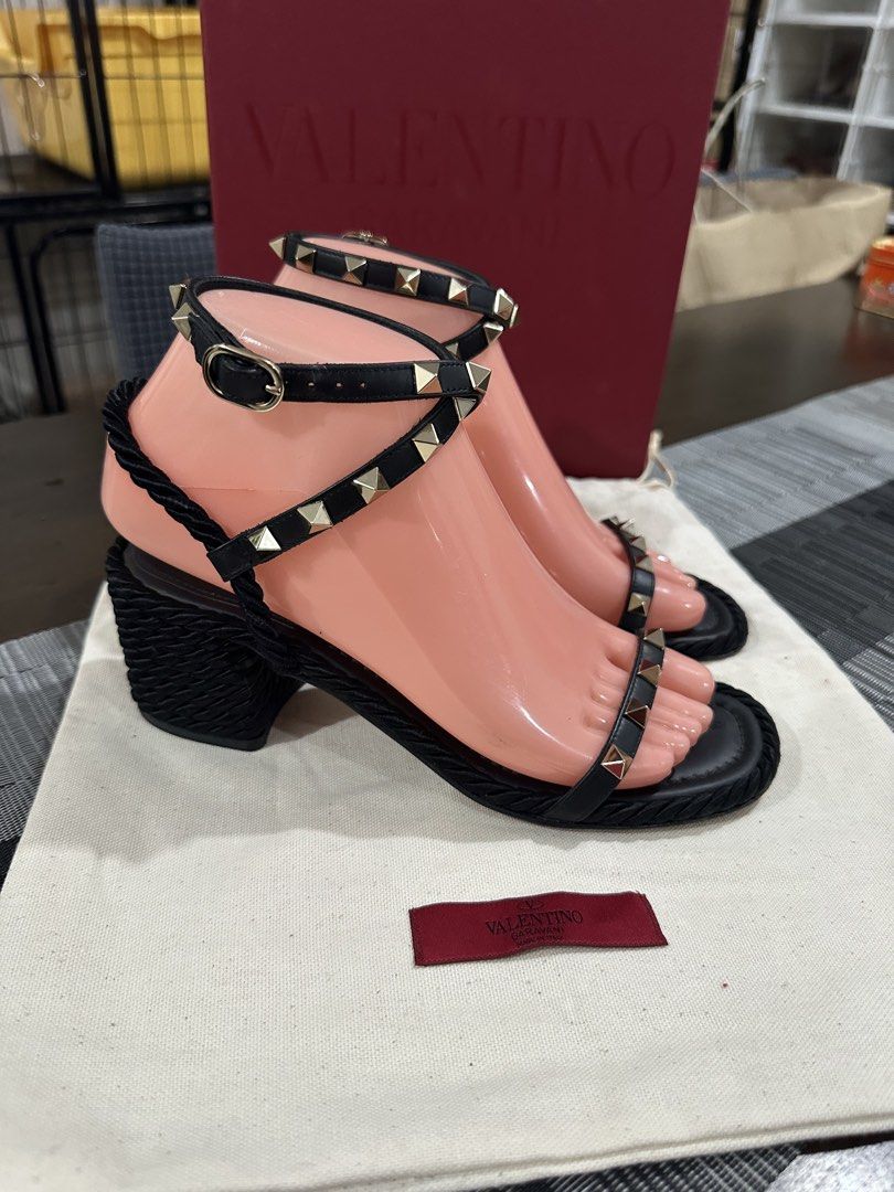 Valentino Mid heels (Category: Flats & Sandals) located in Marikina City. Submitted by georgiaprelovestuff (Listing ID 1465271738, Image 2). Description: size 36 PLEASE READ BEFORE MAKING AN OFFER: 🔹No inclusions since this is preloved 🔹NO to low ballers please 🔹NO meetups due to busy schedule 🔹If you make an offer, please get the item let's not waste each other's time 🔹NO return NO exchange NO cancellation 🔹Please manage your expectation s
