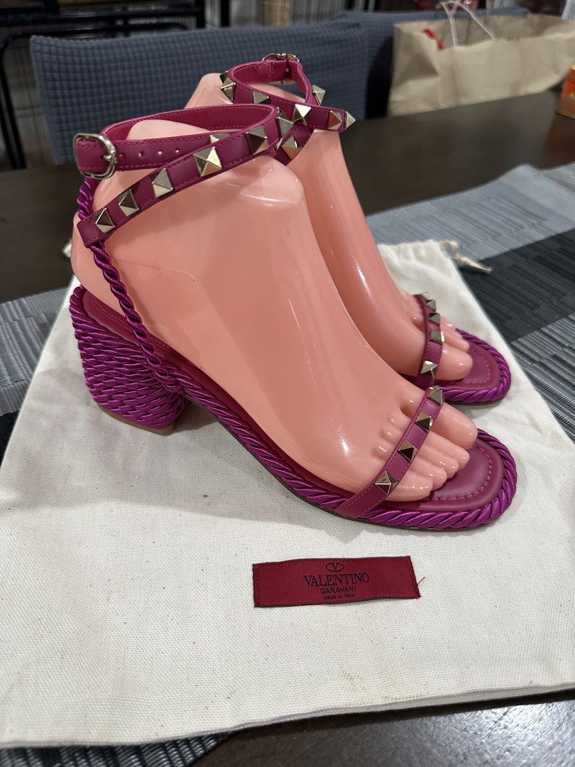 Valentino mid heels (Category: Flats & Sandals) located in Marikina City. Submitted by georgiaprelovestuff (Listing ID 1465272558, Image 2). Description: size 36 PLEASE READ BEFORE MAKING AN OFFER: 🔹No inclusions since this is preloved 🔹NO to low ballers please 🔹NO meetups due to busy schedule 🔹If you make an offer, please get the item let's not waste each other's time 🔹NO return NO exchange NO cancellation 🔹Please manage your expectation s