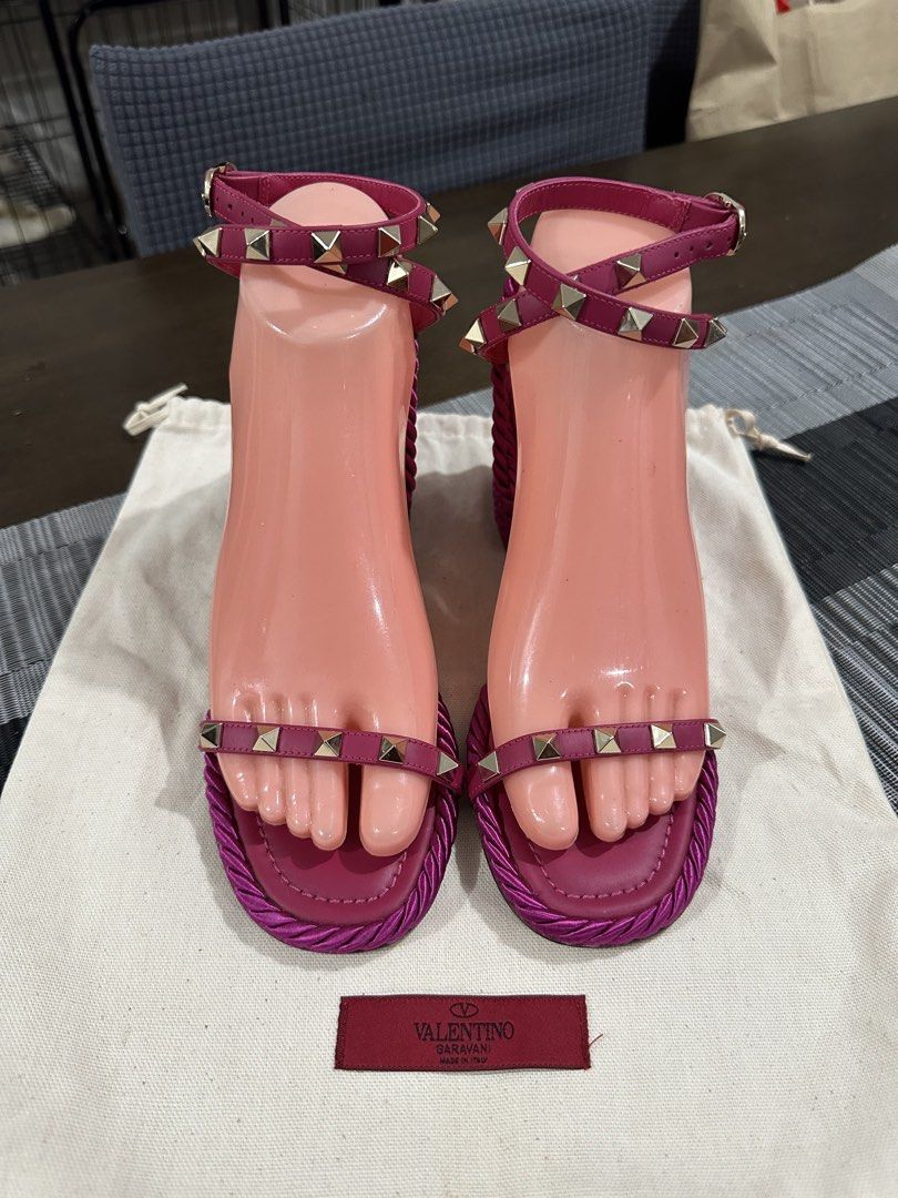 Valentino mid heels (Category: Flats & Sandals) located in Marikina City. Submitted by georgiaprelovestuff (Listing ID 1465272558, Image 1). Description: size 36 PLEASE READ BEFORE MAKING AN OFFER: 🔹No inclusions since this is preloved 🔹NO to low ballers please 🔹NO meetups due to busy schedule 🔹If you make an offer, please get the item let's not waste each other's time 🔹NO return NO exchange NO cancellation 🔹Please manage your expectation s