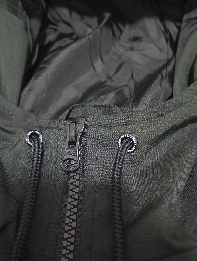 Vans alli windbreaker 🫶 (Category: Coats, Jackets and Outerwear) located in Manila. Submitted by thrifterzz_ph (Listing ID 1465381504, Image 3). Description: Dimes: W-20/L-36 (M) Issue: Minimal crack back print color rate: 10/10 excellent condition.