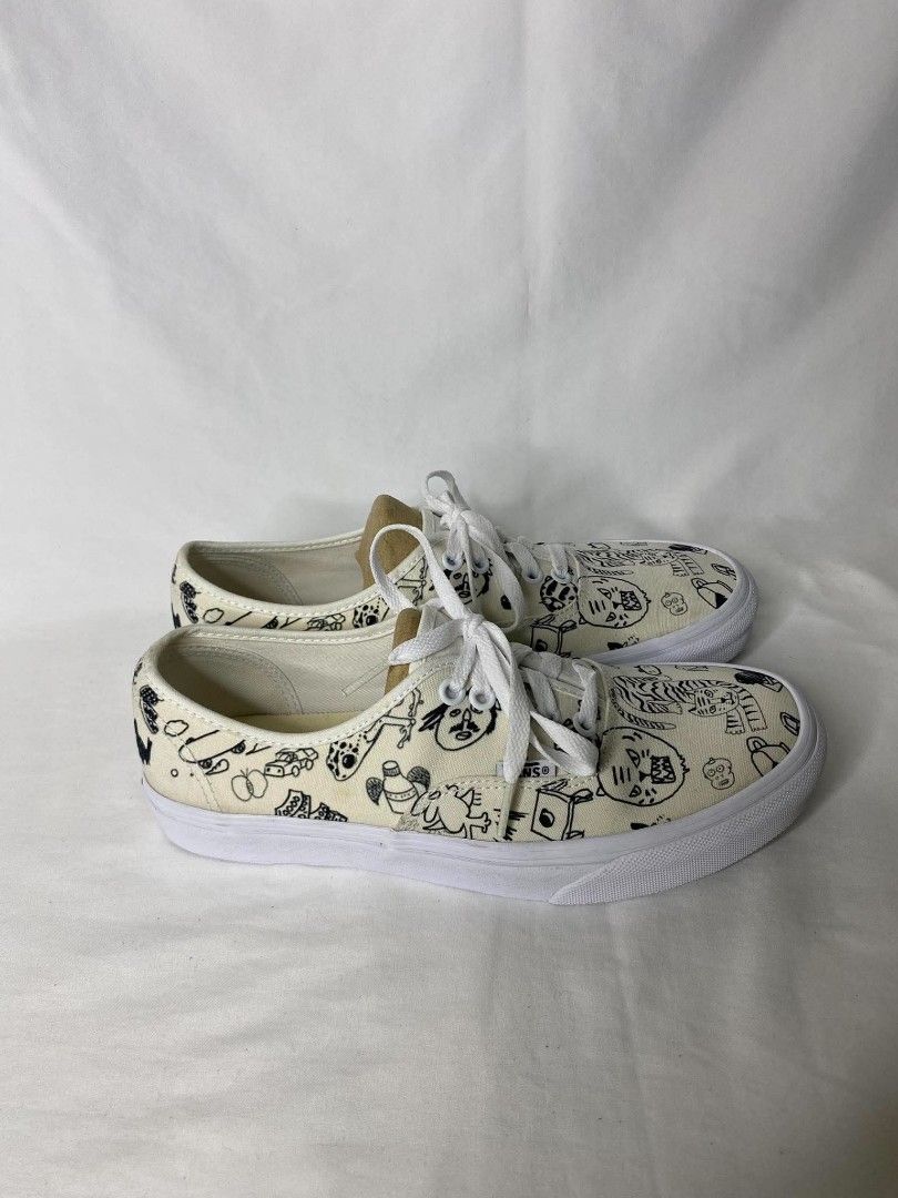 Vans Authentic (Doodle Cat Print) (Category: Sneakers) located in Manila. Submitted by redsbrandedapparel (Listing ID 1465301541, Image 1). Description: Location: North Caloocan (SIZES) EUR: 40.5 US Men: 8.0 US Women: 9.5 UK: 7.0.