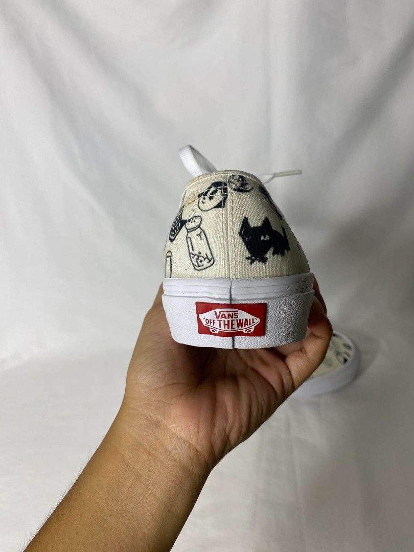 Vans Authentic (Doodle Cat Print) (Category: Sneakers) located in Manila. Submitted by redsbrandedapparel (Listing ID 1465301541, Image 3). Description: Location: North Caloocan (SIZES) EUR: 40.5 US Men: 8.0 US Women: 9.5 UK: 7.0.
