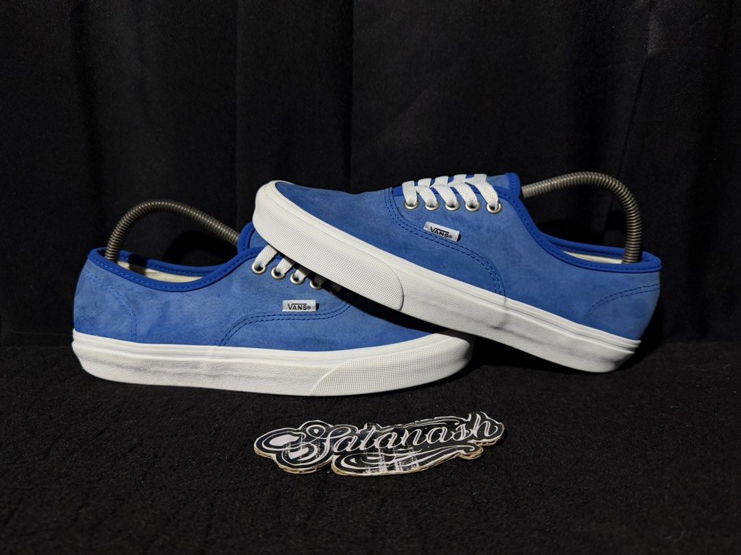 Vans Blue Suede Low Top Sneakers (Category: Sneakers) located in General Santos City (Dadiangas). Submitted by fatlaceshop9500 (Listing ID 1465378738, Image 3). Description: Vans Classic "AUTHENTIC SUEDE" (PRINCESS BLUE WHITE) Low FullSuede/Rubber PrincessBlue/White US8M 26CM Excellent.