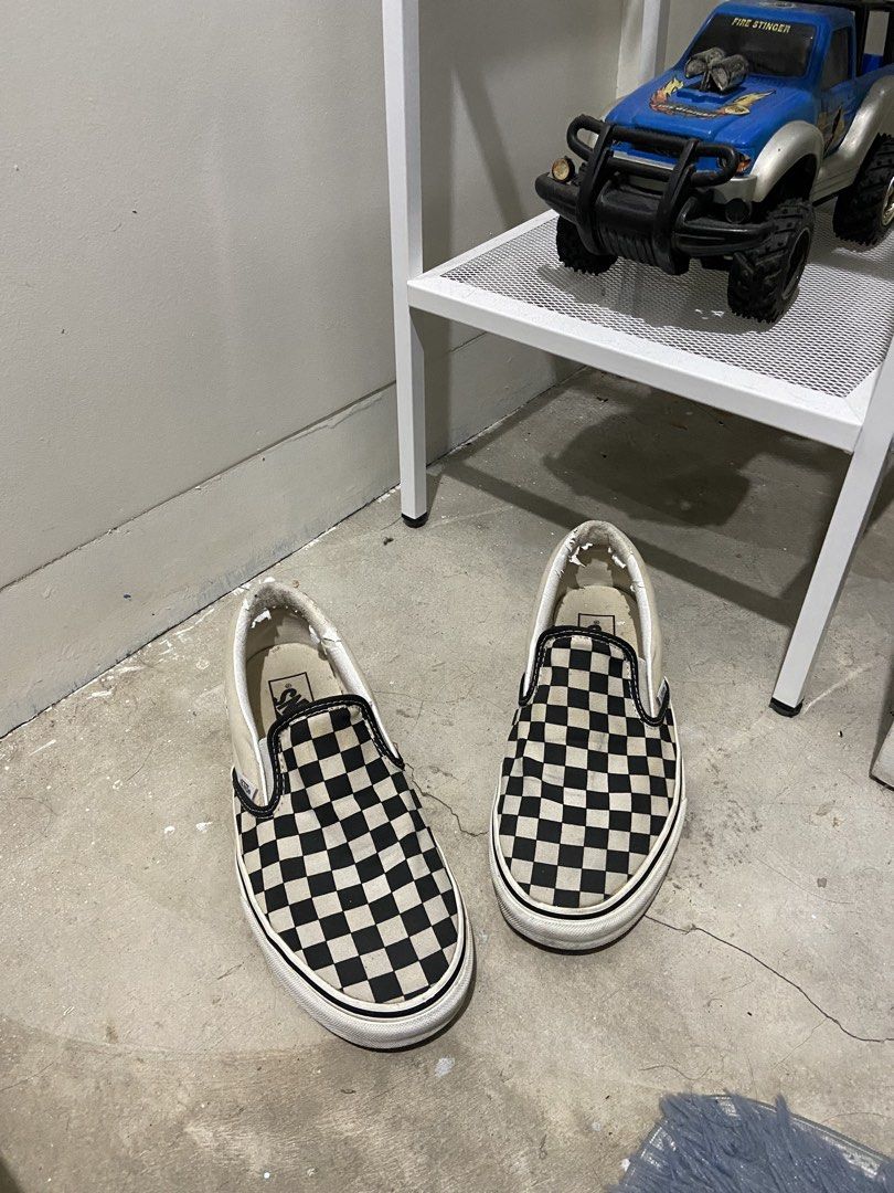 Vans Checkerboard Slip-On (Category: Sneakers) located in Paranaque City. Submitted by dr.spider (Listing ID 1465302430, Image 1). Description: Personal Shoes US9 .
