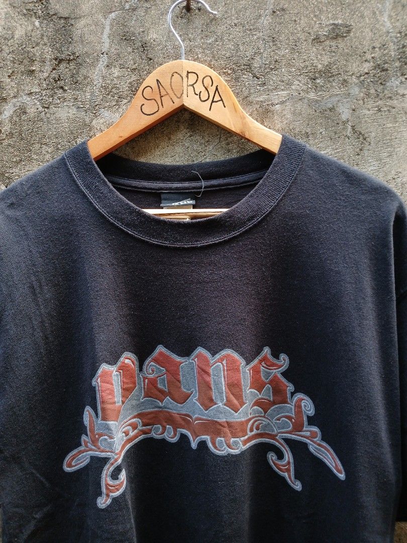 Vans Old English tee (Category: Tshirts & Polo Shirts ) located in Candelaria. Submitted by saorsa.thrift (Listing ID 1465302160, Image 2). Description: Vans Old English tee •Size: XL •Dimes: 22.5 / 32 •Condition: Very good •Issue: None 🏷️380 + sf.