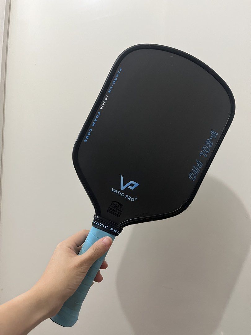 Vatic Pro V-Sol Hybrid (Category: Racket and Ball Sports) located in Imus. Submitted by alexapreloooved (Listing ID 1465275607, Image 3). Description: Owner not a banger, plays 2-4x a month. Has minimal signs of usage, no dents, damages or anything like that. Balance of pop and control paddle Hybrid shape (mid of wide and elongated) Edge tape protected since day 1.