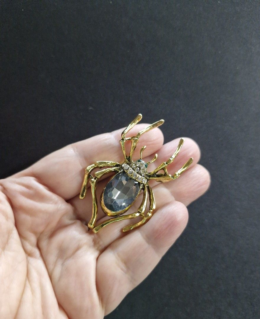 Velvet Spider Brooch Series 3 (Category: Brooches) located in Taguig. Submitted by mommaschoice (Listing ID 1465180994, Image 2). Description: Brand New Unisex Use Lightweight won't damage the fabric Adorned w/ Rhinestone Ships nationwide.