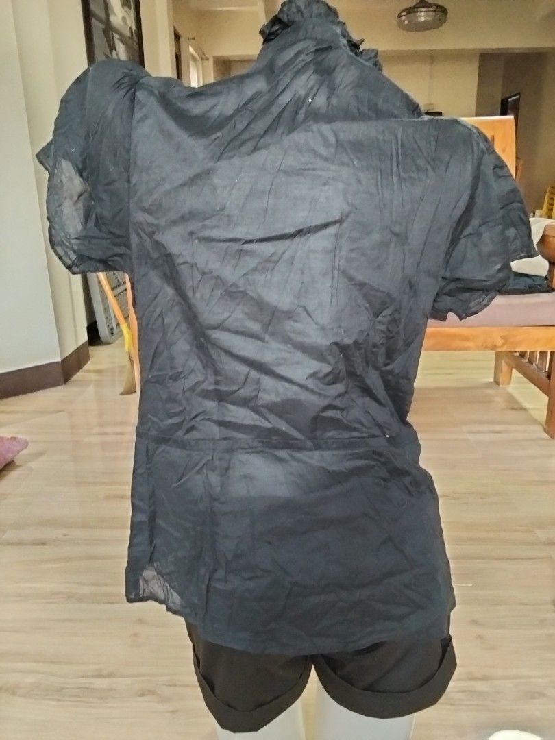 Vero Moda black button down ruffled collar (Category: Blouses) located in Calasiao. Submitted by alluringvenus.thriftshop (Listing ID 1465254918, Image 2). Description: very good condition never been used from USA balik bayan box.