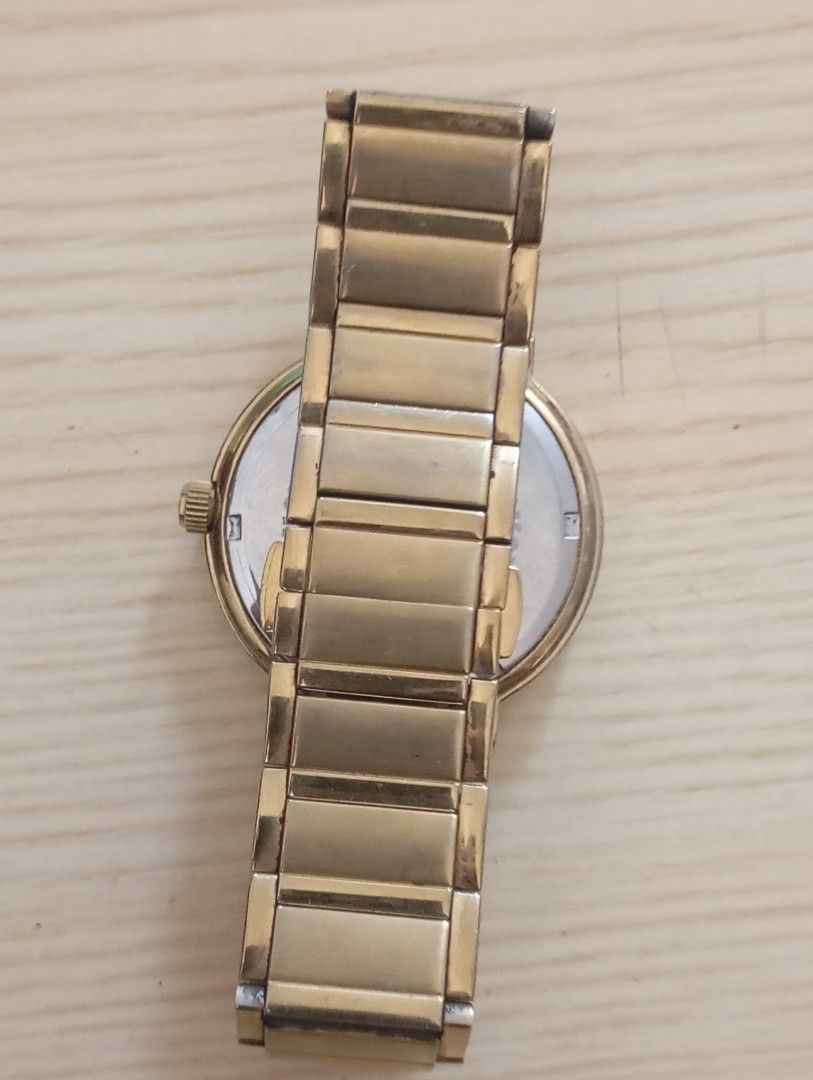 Versace (Category: Men's Watches) located in Las Pinas. Submitted by quick_deals_great_finds2 (Listing ID 1465187943, Image 3). Description: Original good working condition Quartz with battery 40mm Fits wrist size 6.8 inches.