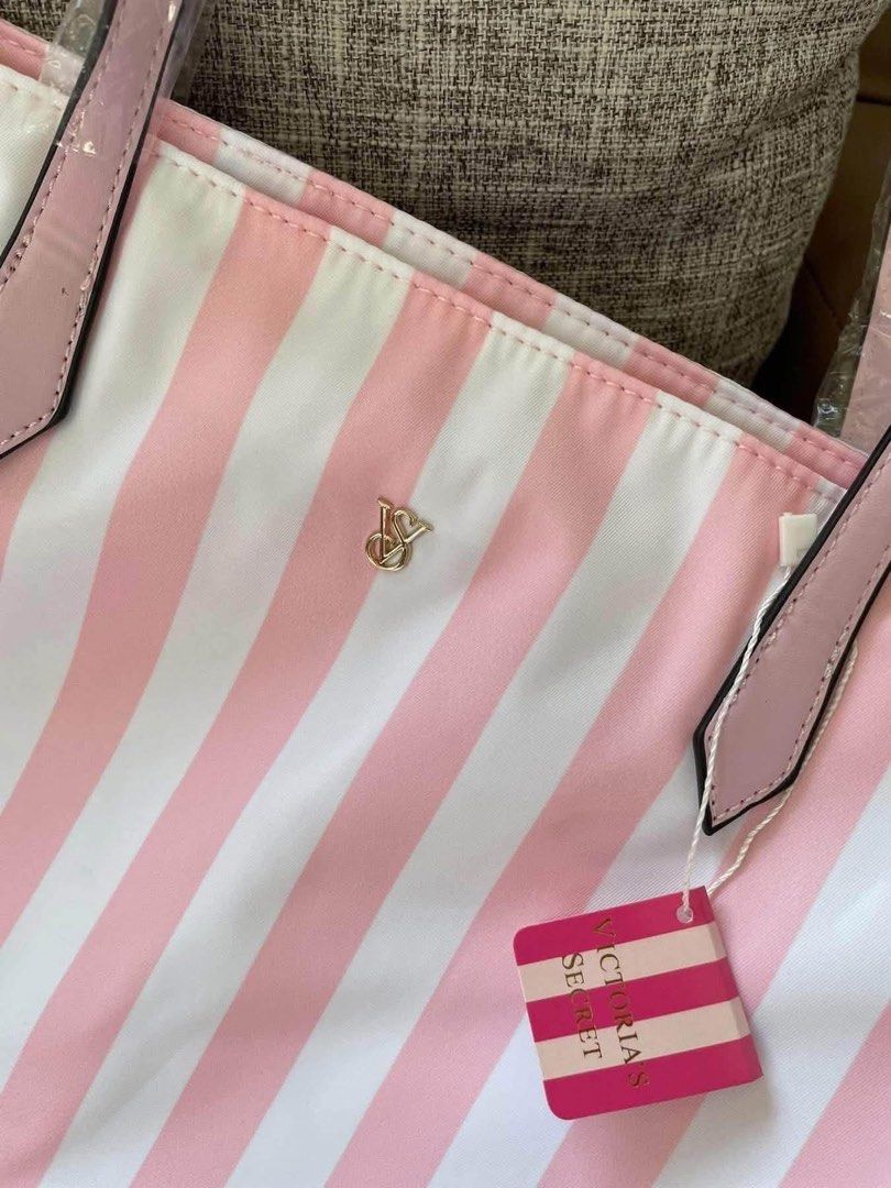 Victoria Secret Bag (Category: Tote Bags) located in Quezon City. Submitted by bags_r_us (Listing ID 1465217153, Image 3). Description: MPO MPO MPO! What is a Mall Pull outs bag ? A mall pull-out refers to items removed from official retail stores and display shelves. These are usually excess stock, display models, off-season goods, or items with minor flaws. Sellers sell these at much cheaper prices than regular mall tags..