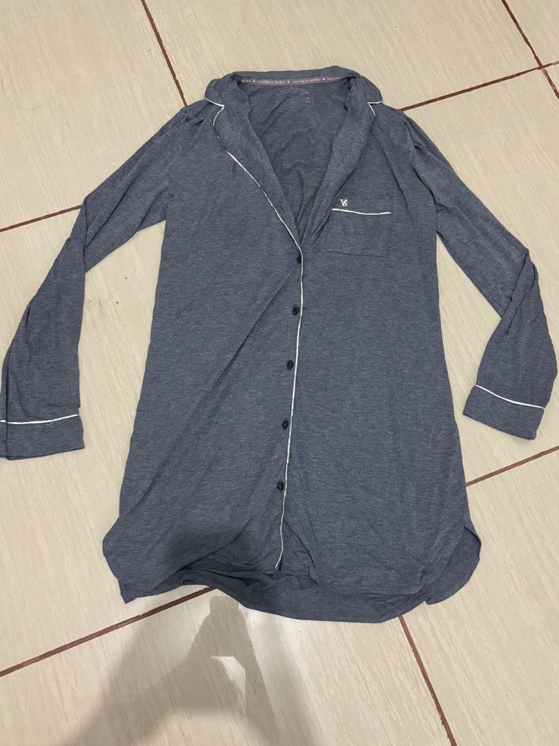 Victoria’s Secret SoSoft Modal Button-Front Sleepshirt (Category: Undergarments & Loungewear) located in Butuan. Submitted by gwensfinds (Listing ID 1465260513, Image 1). Description: Flaw: missing one button (1st button).