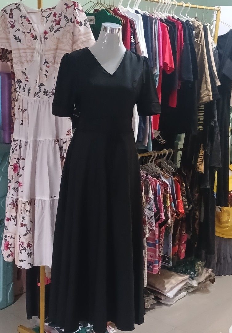Vietnam dress (Category: Dresses) located in Pasig City. Submitted by jhingsky26 (Listing ID 1465186768, Image 1). Description: vietnam dress.