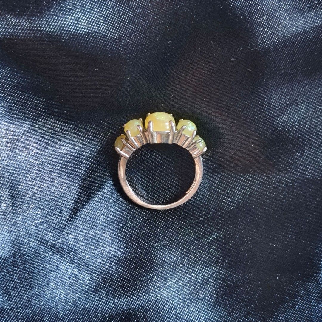 Vintage 925 Sterling Silver Multi-Stone Fire Opal Ring - Size 5.5 Boho Statement (Category: Rings) located in Alfonso Lista (Potia). Submitted by ak_collection.03 (Listing ID 1465198625, Image 2). Description: Elevate your jewelry collection with this stunning multi-stone statement ring. Crafted in high-quality 925 sterling silver, it showcases five graduated, claw-set oval fire opals that flash with a beautiful iridescent green and yellow play-o