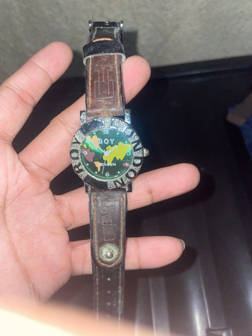 Vintage Boy London (Category: Men's Watches) located in Bacoor. Submitted by akotosidentamangbenta (Listing ID 1465325855, Image 1). Description: Not working because of battery.