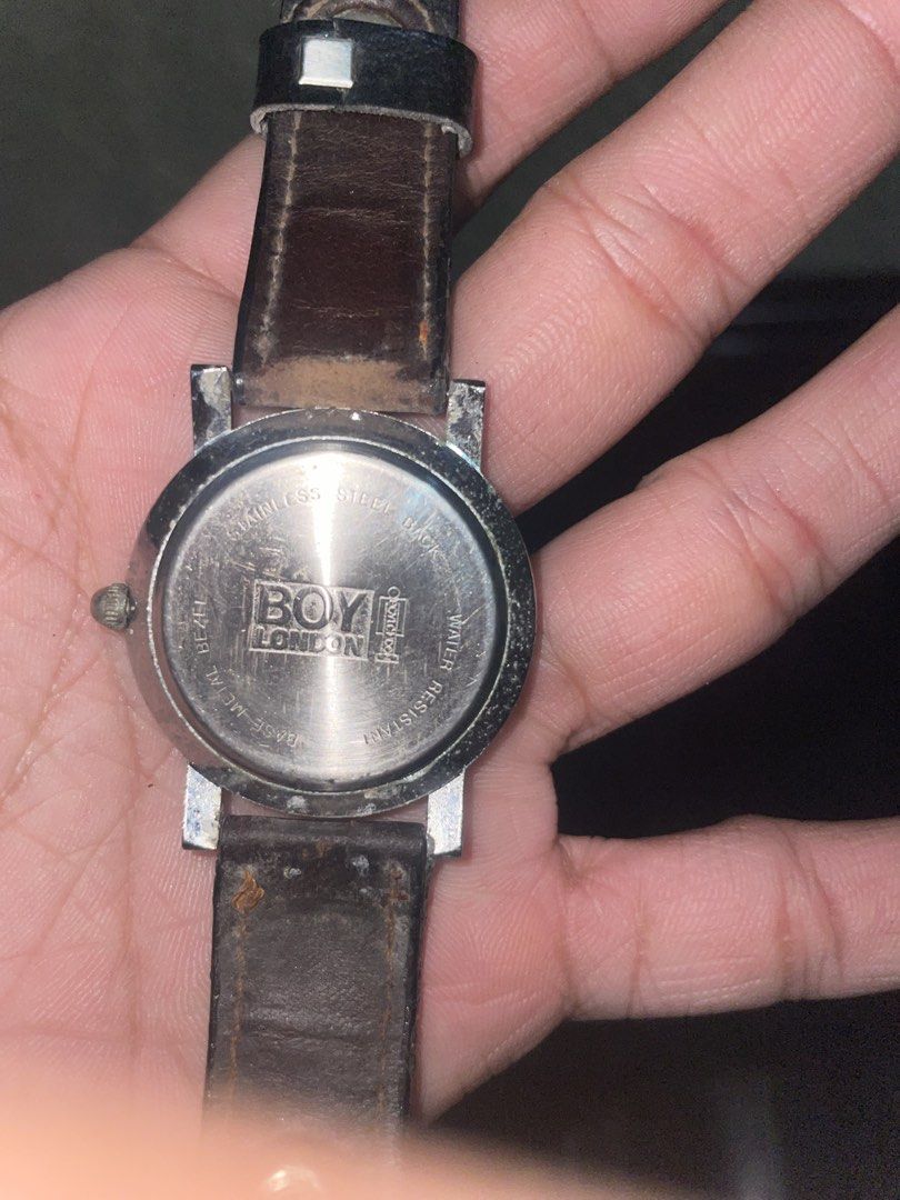 Vintage Boy London (Category: Men's Watches) located in Bacoor. Submitted by akotosidentamangbenta (Listing ID 1465325855, Image 2). Description: Not working because of battery.