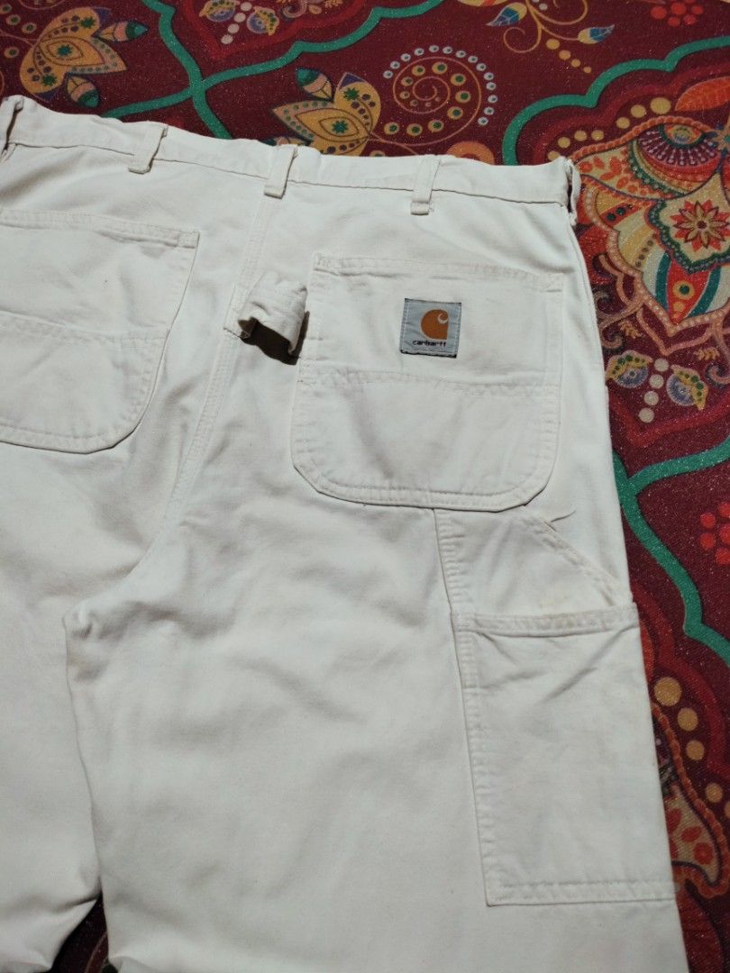 VINTAGE CARHARTT CARPENTER PANTS BIG PATCH SIZE (34) (Category: Jeans) located in San Joaquin. Submitted by myksss19 (Listing ID 1465328939, Image 3). Description: VINTAGE CARHARTT CARPENTER PANTS BIG PATCH SIZE 34 FLAWS MULTIPLE STAINS AND DISTRESS ON HEM.