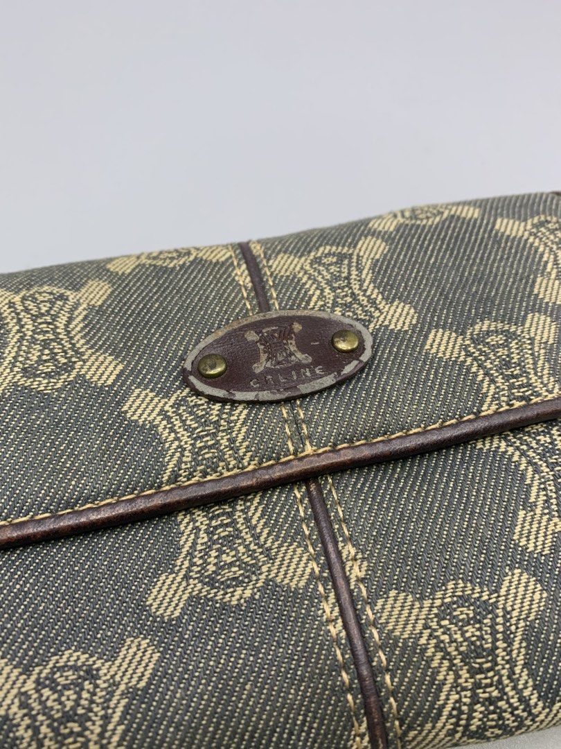 Vintage Celine Macadam Denim Bi Fold Wallet (Category: Luxury Bags & Wallets) located in Bulacan. Submitted by ridersthrift_ph (Listing ID 1465309702, Image 2). Description: ®️Product information Product name: Card case Brand: CELINE Serial number: YS 00/35 Material/Color: Denim x Leather / Blue x Brown Accessories: Storage bag Size (approx.): W10cm × D1.7cm × H7.2cm [Product Condition] "outside" BC Rank Discoloration is visible throughout the de