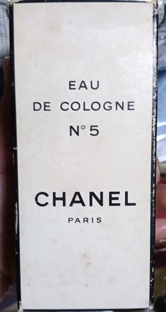 Vintage Chanel No 5 Eau De Cologne 75ml (Category: Fragrance & Deodorants) located in Antipolo. Submitted by vastgem_4c8da8 (Listing ID 1465277052, Image 1). Description: - Authentic vintage Chanel No. 5 Eau De Cologne - Comes with the original outer box - Classic glass bottle with label and cap fully intact - Fragrance has naturally darkened due to age (normal for older batches) - Perfect collector's piece for Chanel enthusiasts - DM for more de