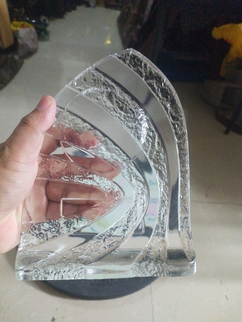 Vintage clear art glass (Category: Vintage Collectibles) located in San Rafael. Submitted by jflshoppe1989 (Listing ID 1465207766, Image 2). Description: .