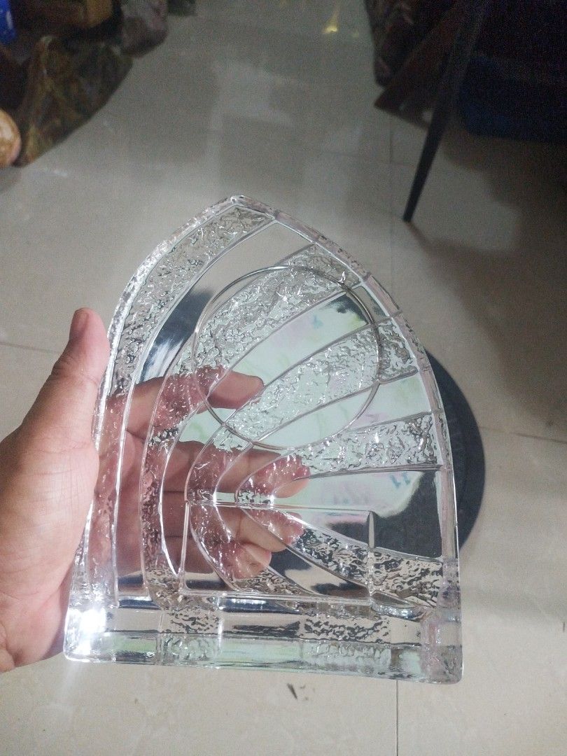 Vintage clear art glass (Category: Vintage Collectibles) located in San Rafael. Submitted by jflshoppe1989 (Listing ID 1465207766, Image 3). Description: .
