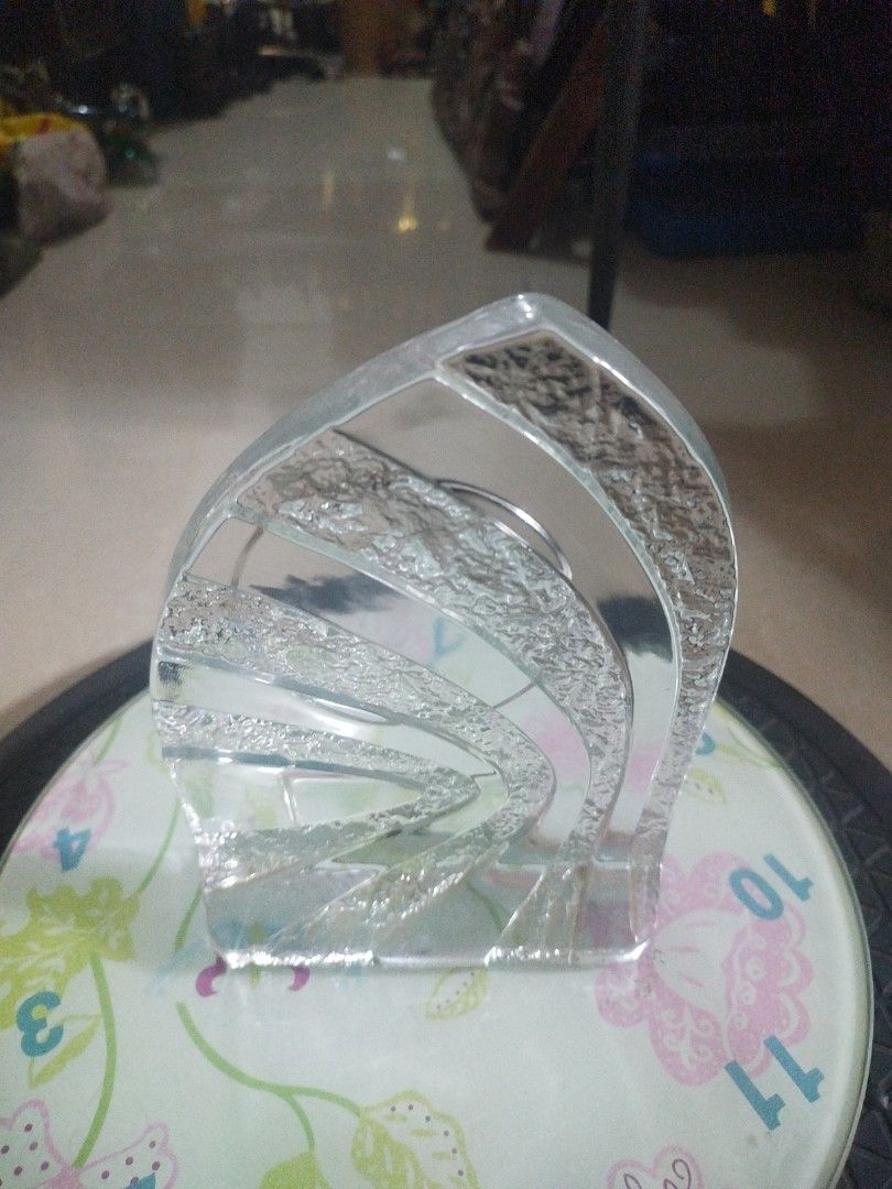 Vintage clear art glass (Category: Vintage Collectibles) located in San Rafael. Submitted by jflshoppe1989 (Listing ID 1465207766, Image 1). Description: .