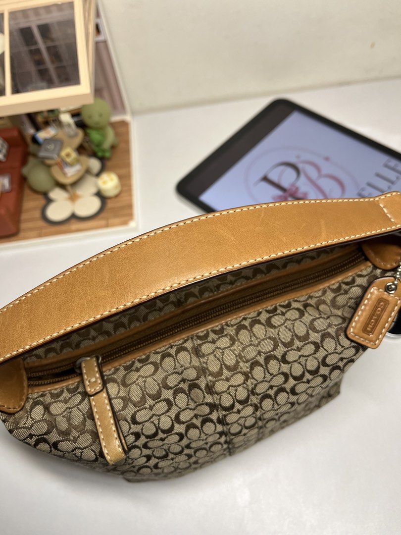 Vintage Coach Mini Kili Bag (Category: Tote Bags) located in Manila. Submitted by phoebellebypau (Listing ID 1465340785, Image 3). Description: 𝐑𝐀𝐍𝐊 𝐒𝐀 🤎 Inclusions: - generic dust bag - Silica Gel - Fragrance beads • 100% Authentic • Japan Sourced only 🇯🇵 • Minor signs of use on handle • Clean canvas and everything is still intact • Aunthentic YKK zippers & CCH tag.