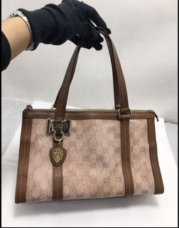 (Category: ) located in . Submitted by bagaddict123 (Listing ID 1465325985, Image 1). Description: .