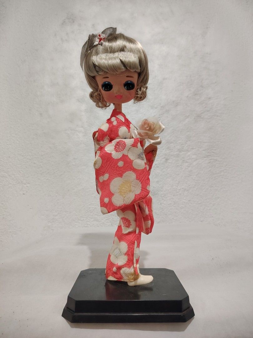 Vintage Japanese Pose Doll (Category: Looking For) located in Manila. Submitted by odosan_shop.ph (Listing ID 1465288088, Image 1). Description: A vintage japanese "big eye" pose doll from the Showa era, mounted on a black base and wearing a red and white floral patterelned kimono..