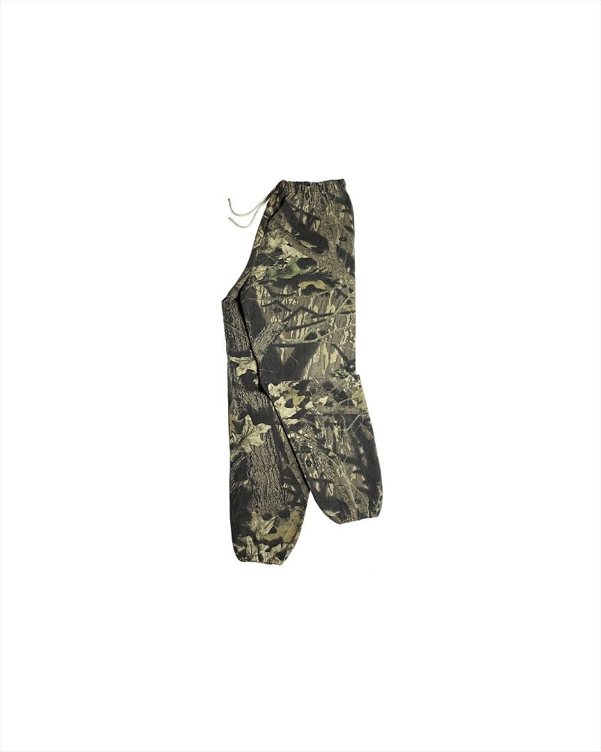 VINTAGE JERZEES MOSSY OAK PANTS (Category: Joggers) located in Davao. Submitted by premiumdept. (Listing ID 1465222377, Image 1). Description: VINTAGE JERZEES MOSSY OAK PANTS Size: Medium Dimes: 32-35x38 (stretchable) Hem: 6 Color rate: 9/10 Condition: Excellent Issue(s): None Mine: 900 ___ - Sf buyers expenses - Mine | Steal | Premium | basis only - Check details before buying - Color may vary due to lighting - Manage your expectations, issues m
