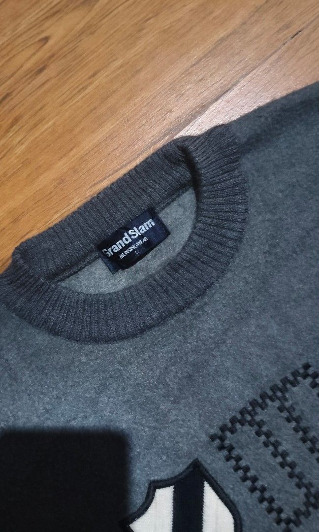 Vintage Munsingwear Knitted Sweater (Category: Coats, Jackets and Outerwear) located in Toledo. Submitted by thejosepharchiveonig (Listing ID 1465309894, Image 2). Description: 22W | 26L in great condition issue: lints.
