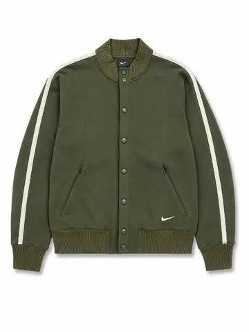VINTAGE NIKE bottom up jacket (Category: Activewear) located in Manila. Submitted by thriftangtrip (Listing ID 1465329874, Image 1). Description: dm for more info.