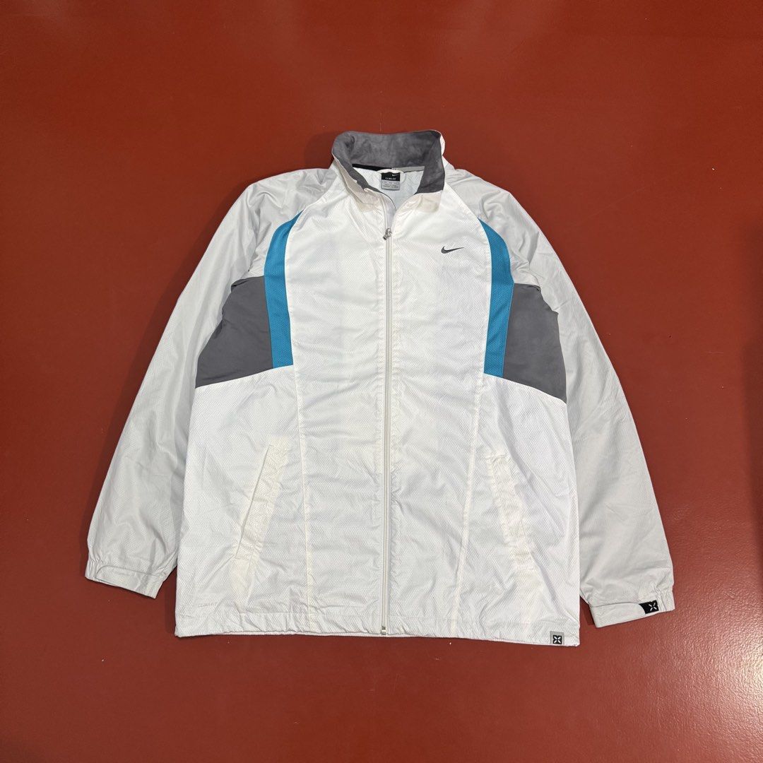 VINTAGE NIKE WINDBREAKER (Category: Coats, Jackets and Outerwear) located in Pasig City. Submitted by buzzthrifty (Listing ID 1465305627, Image 1). Description: SIZE L-XL 24x30 EXCELLENT CONDITION .