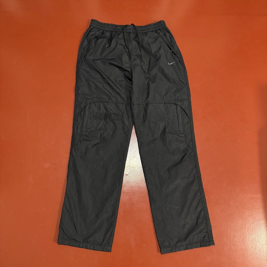 VINTAGE NIKE Y2K WOVEN PANTS (Category: Trousers) located in Pasig City. Submitted by buzzthrifty (Listing ID 1465308474, Image 2). Description: SIZE 30-36WAIST 40" LENGTH 9" HEM EXCELLENT CONDITION .