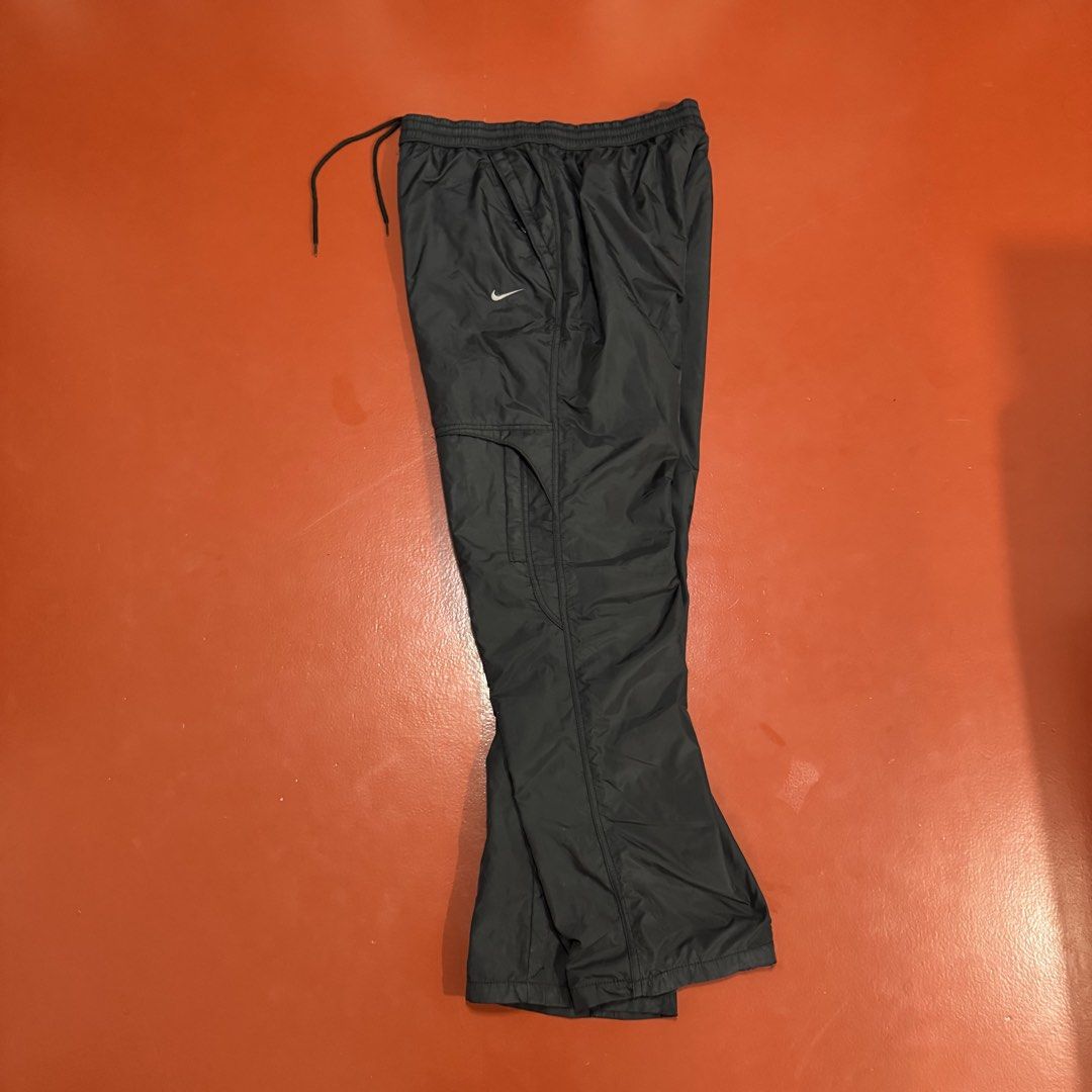 VINTAGE NIKE Y2K WOVEN PANTS (Category: Trousers) located in Pasig City. Submitted by buzzthrifty (Listing ID 1465308474, Image 1). Description: SIZE 30-36WAIST 40" LENGTH 9" HEM EXCELLENT CONDITION .