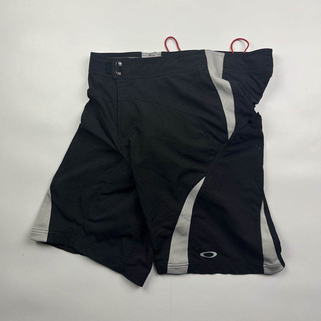 Vintage Oakley Nylon Technical Padded Shorts (Category: Shorts) located in Puerto Princesa. Submitted by paradise5300 (Listing ID 1465207972, Image 3). Description: Vintage Oakley Nylon Technical Padded Shorts Tagged Size: Large (32-36) Dimensions Inches length: 20.5 Inches waist (width): 16 inseam: 13 thigh opening: 11.5 Condition: Very good Color rate: 9 Flaws: Signs of usage 1,499 shipping fee is not yet included..