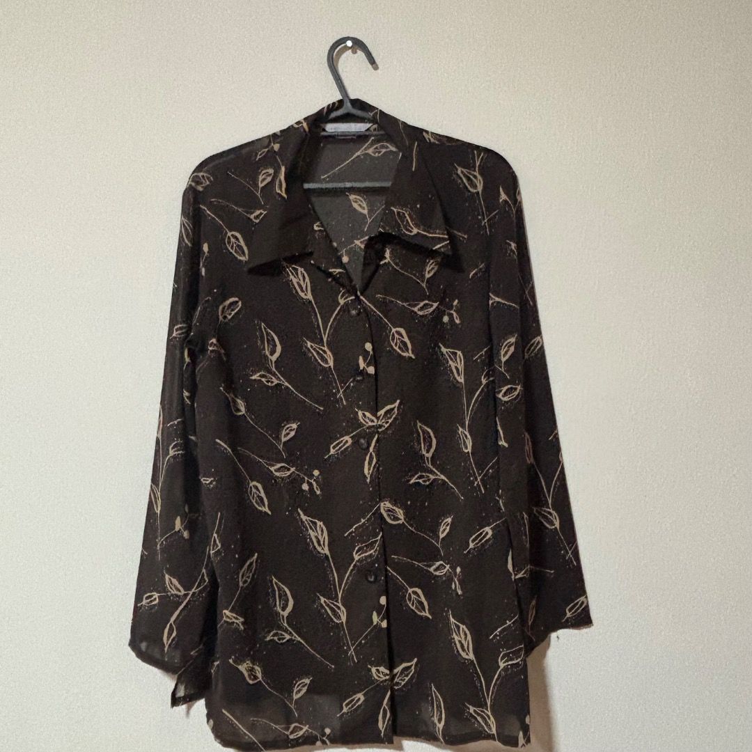 Vintage patterned button-down blouse assorted bundle (Category: Blouses) located in Kuala Lumpur. Submitted by annsfya (Listing ID 1465250615, Image 3). Description: Size M to L. Postage Every Saturday. Vintage Blouse & Kemeja. Cod Bandar Tun Razak(Cheras)/ Desa Petaling.