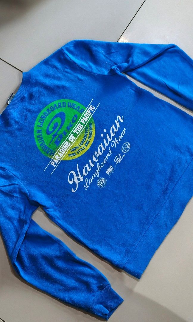 Vintage piko sweater (Category: Coats, Jackets and Outerwear) located in Zamboanga. Submitted by crazy_findss (Listing ID 1465185114, Image 1). Description: 20x24 dimes No issue 9/10 color rate S- M sizing.