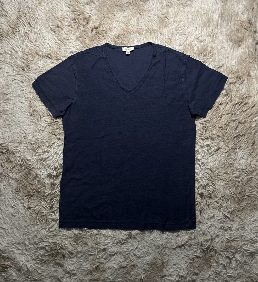Vintage Y2k Diesel Plain Blank Basic Tee Shirt (Category: Tshirts & Polo Shirts ) located in Siquijor. Submitted by dcfinds (Listing ID 1465324490, Image 1). Description: Vintage Y2k Diesel Plain Blank Basic Tee Shirt Excellent Condition 10/10 Color rate 29x21.5 399💸.