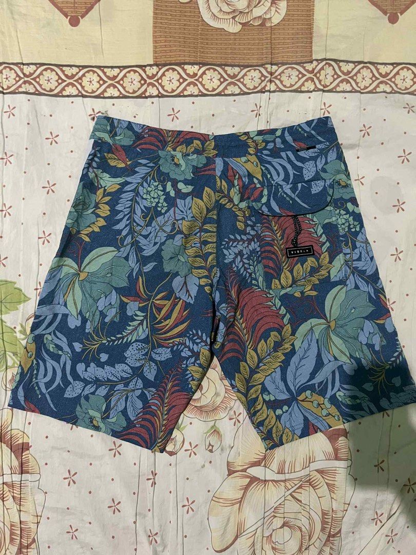 Vissla Floral Board Shorts (Category: Swim Trunks & Board Shorts) located in Calamba. Submitted by summercollectionph (Listing ID 1465315242, Image 2). Description: - Brand: Vissla - Design: Blue tropical leaf and floral print with white side stripes on the left leg - Waistband: Secure drawstring closure - Pocket: Single back pocket with flap closure and branded logo patch - Ideal for: Surfing, swimming, and casual beach days - Size 32 - Length 1