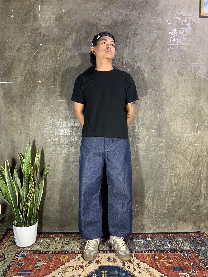 Vivacious Wide Pants (Category: Jeans) located in Aurora. Submitted by cpr_garments13 (Listing ID 1465304786, Image 1). Description: Models height 5’6 •Waist: 25 pag naka metal hook, 31 pag hindi •Thigh:13.5 •Length:36.5 •Leg opening:10 Excellent condition -Altered Hem.