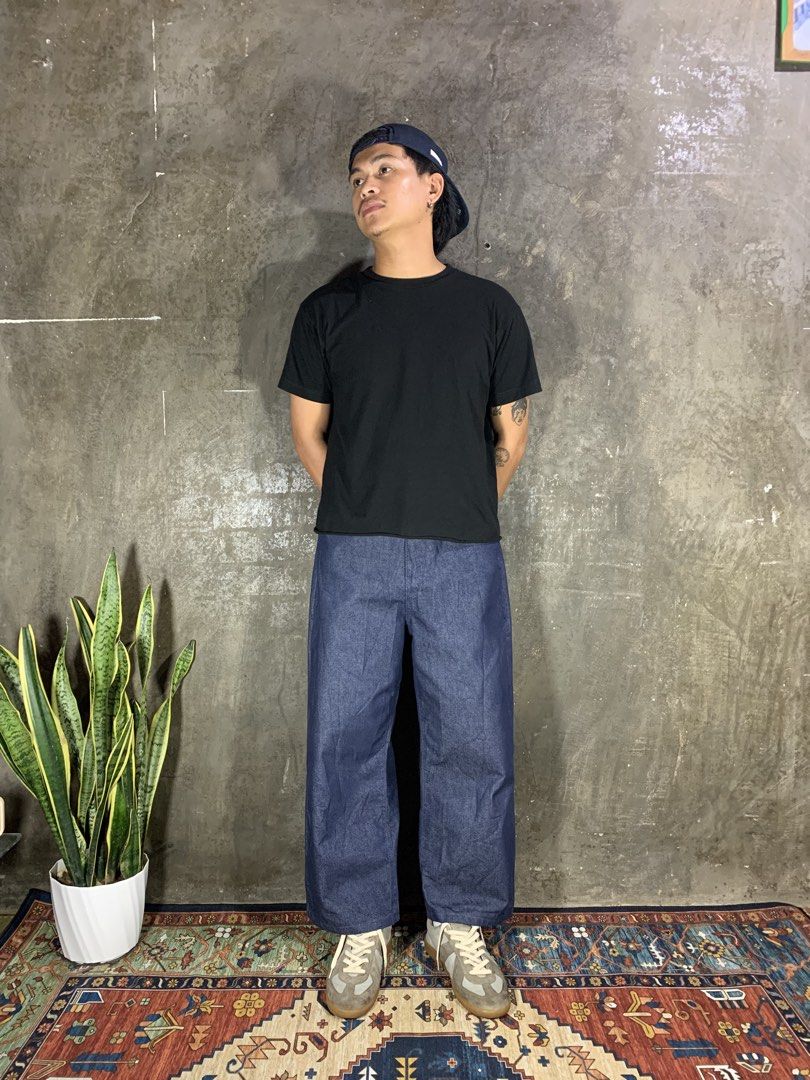 Vivacious Wide Pants (Category: Jeans) located in Aurora. Submitted by cpr_garments13 (Listing ID 1465304786, Image 2). Description: Models height 5’6 •Waist: 25 pag naka metal hook, 31 pag hindi •Thigh:13.5 •Length:36.5 •Leg opening:10 Excellent condition -Altered Hem.