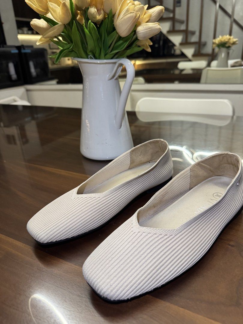 VIVAIA (Category: Flats & Sandals) located in Cavite. Submitted by jabowakeeezzzz (Listing ID 1465304099, Image 3). Description: For sale VIVAIA MARGOT 2.0 Size 39 Same as new .