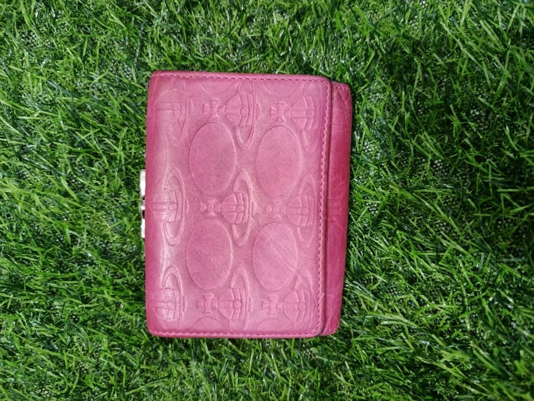 Vivienne Westwood London (Category: Wallets & Card holders) located in Manticao. Submitted by jiachloeyana (Listing ID 1465323497, Image 1). Description: short wallet no cracking.