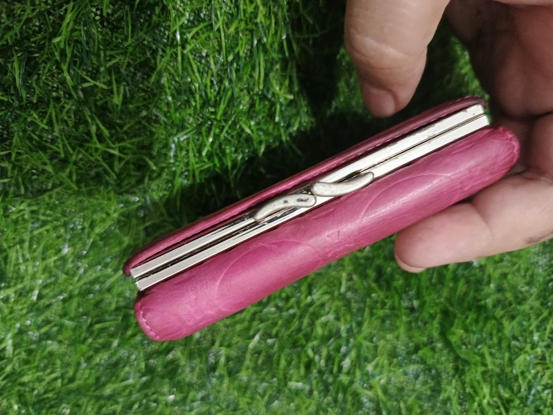 Vivienne Westwood London (Category: Wallets & Card holders) located in Manticao. Submitted by jiachloeyana (Listing ID 1465323497, Image 2). Description: short wallet no cracking.