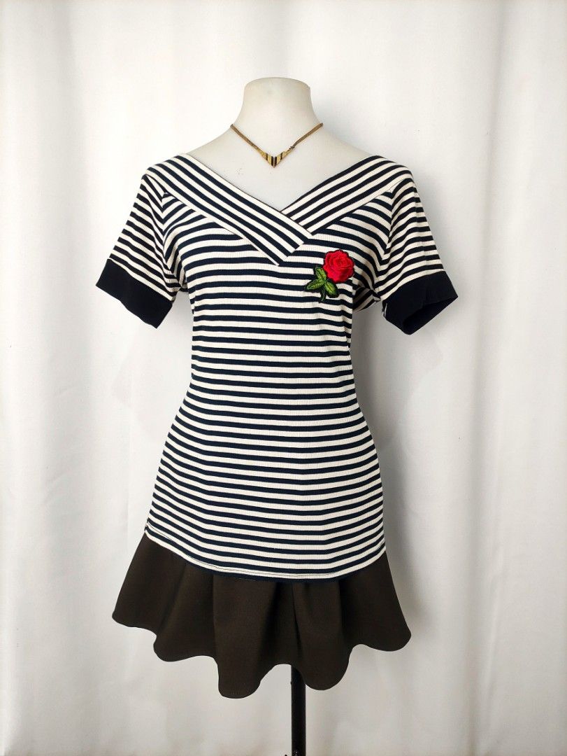 Vneck Stripes Off Shoulder Blouse Too (Category: Blouses) located in Caloocan City. Submitted by happystar.e0dc1b (Listing ID 1465203200, Image 3). Description: ⚠️PLEASE CLICK THE IMAGE TO SEE THE SIZE⚠️ FB PAGE: IPPEUNI AGASSI Location: Caloocan City ❌ No haggling ❌ No when worn ❌ No "more pics" ❌ No flaws, unless stated ❌ Request for specific measurements of neck, arm, shoulder etc will not be entertained.