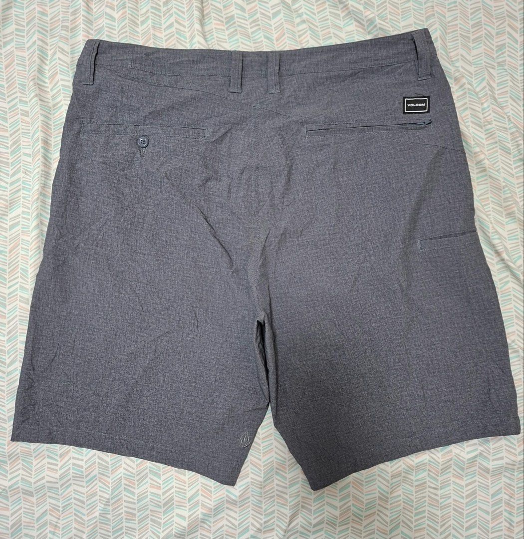 Volcom Hybrid Short (Category: Shorts) located in Danao, Cebu. Submitted by jthriftshop_ (Listing ID 1465201506, Image 2). Description: Volcom Hybrid Short Size 36 on tag Waistline 36-37 Length 21 Excellent Condition Color rate 9.8/10 Color may vary due to lighting No issue Need wash only Location: Danao City, Cebu 📍 Price+sf Pm 📥.