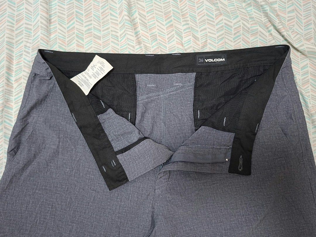 Volcom Hybrid Short (Category: Shorts) located in Danao, Cebu. Submitted by jthriftshop_ (Listing ID 1465201506, Image 3). Description: Volcom Hybrid Short Size 36 on tag Waistline 36-37 Length 21 Excellent Condition Color rate 9.8/10 Color may vary due to lighting No issue Need wash only Location: Danao City, Cebu 📍 Price+sf Pm 📥.