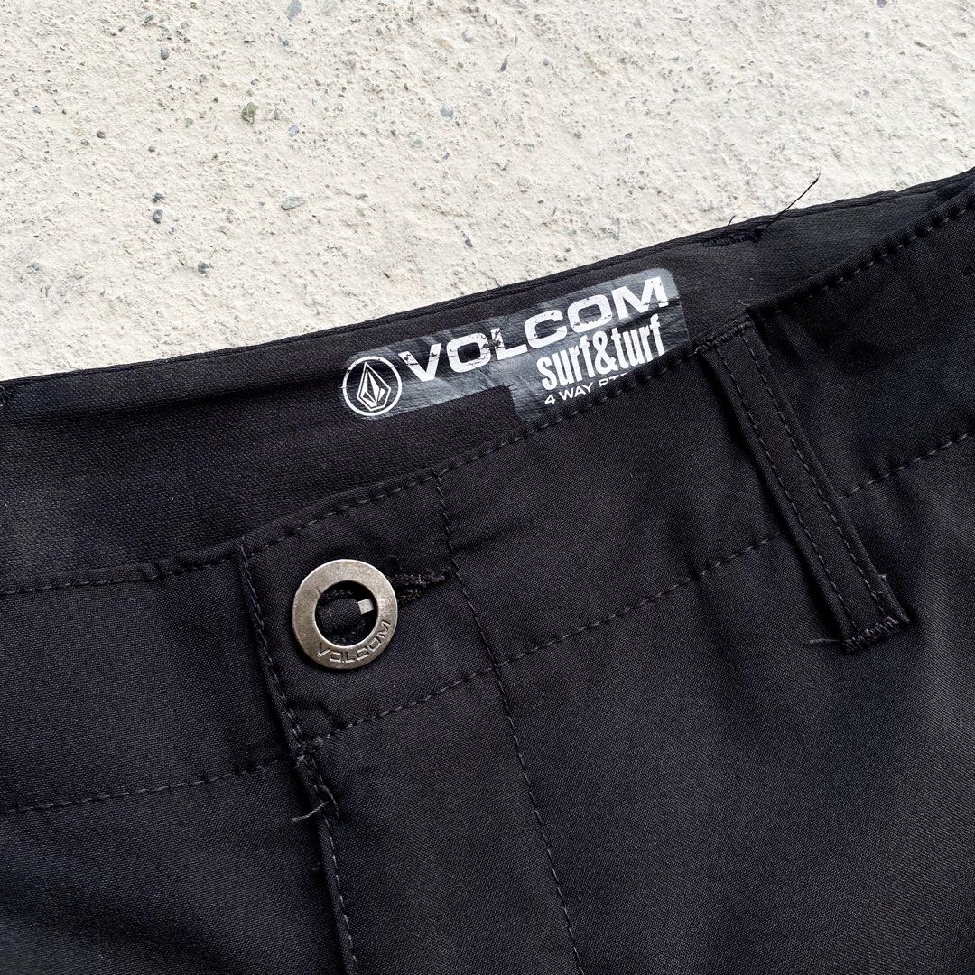 Volcom Surf & Turf Short Black (Category: Shorts) located in Manila. Submitted by thrift3006 (Listing ID 1465299834, Image 1). Description: Volcom Surf & Turf Short Black - Size 30-32w 20L No issue Excellent condition ₱650+sf only🏷️ Loc baliwag bulacan 📍 Pm 📩.