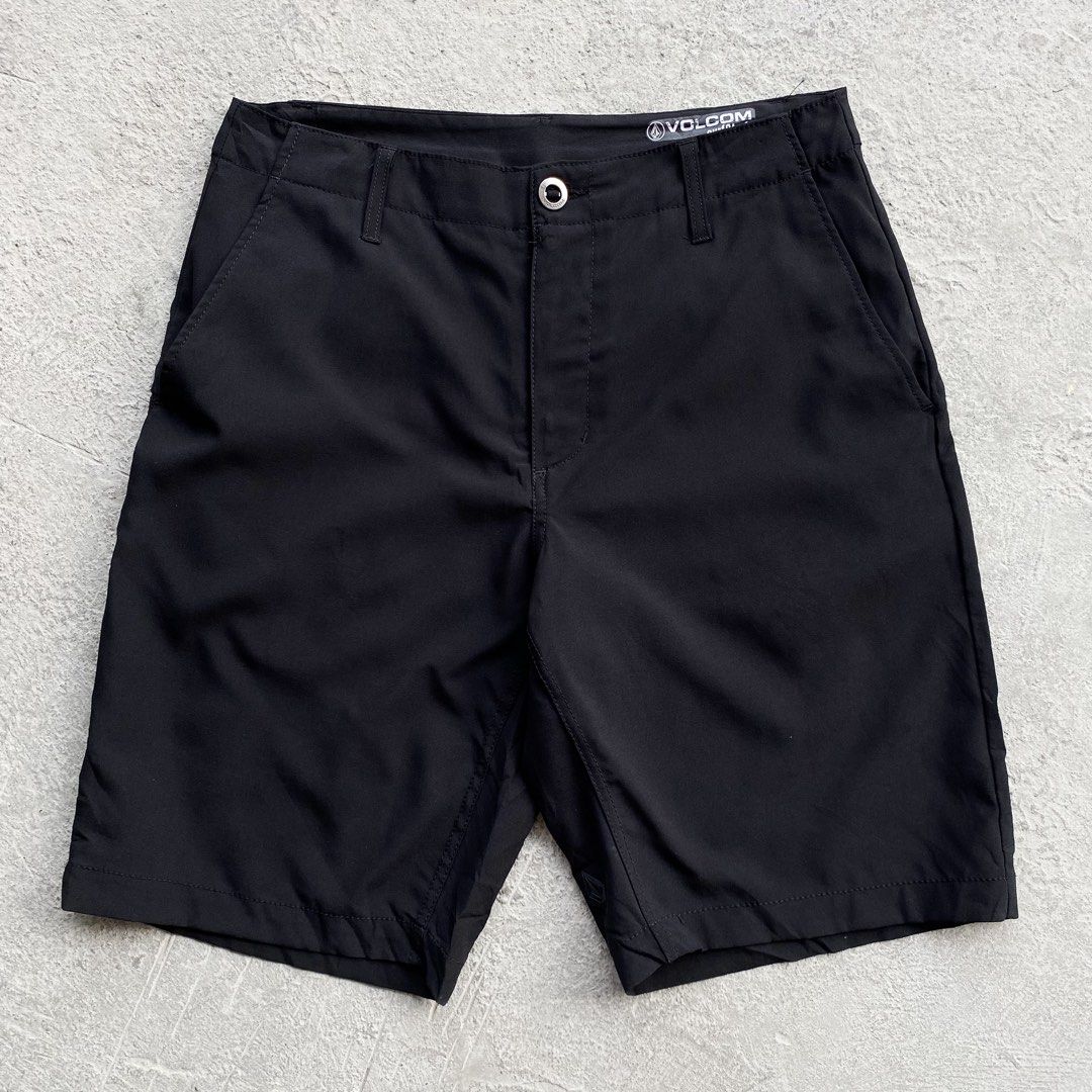 Volcom Surf & Turf Short Black (Category: Shorts) located in Manila. Submitted by thrift3006 (Listing ID 1465299834, Image 2). Description: Volcom Surf & Turf Short Black - Size 30-32w 20L No issue Excellent condition ₱650+sf only🏷️ Loc baliwag bulacan 📍 Pm 📩.