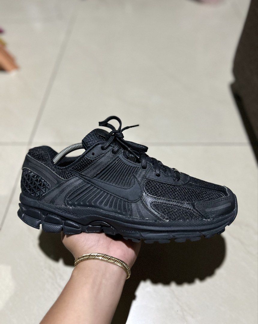 Vomero 5 (Category: Sneakers) located in Cebu City. Submitted by cyrilk1cks (Listing ID 1465306158, Image 1). Description: .